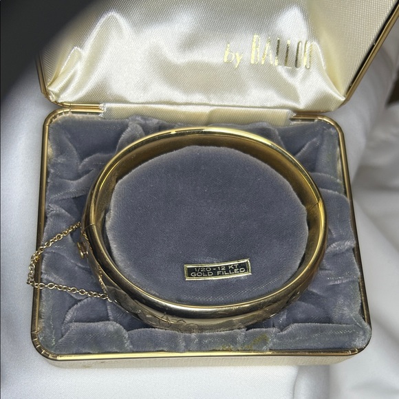 Vintage gold filled bangle bracelet by BALLOU. 1/20-12 KT gold filled. - Picture 3 of 10